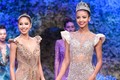 Phạm Hương kiêu sa diễn thời trang cùng Hoa hậu Pháp